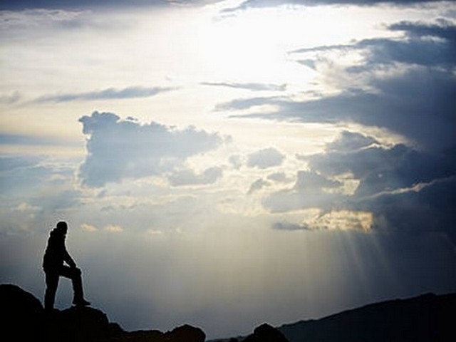 How do I obtain a Tanzanian visa?
